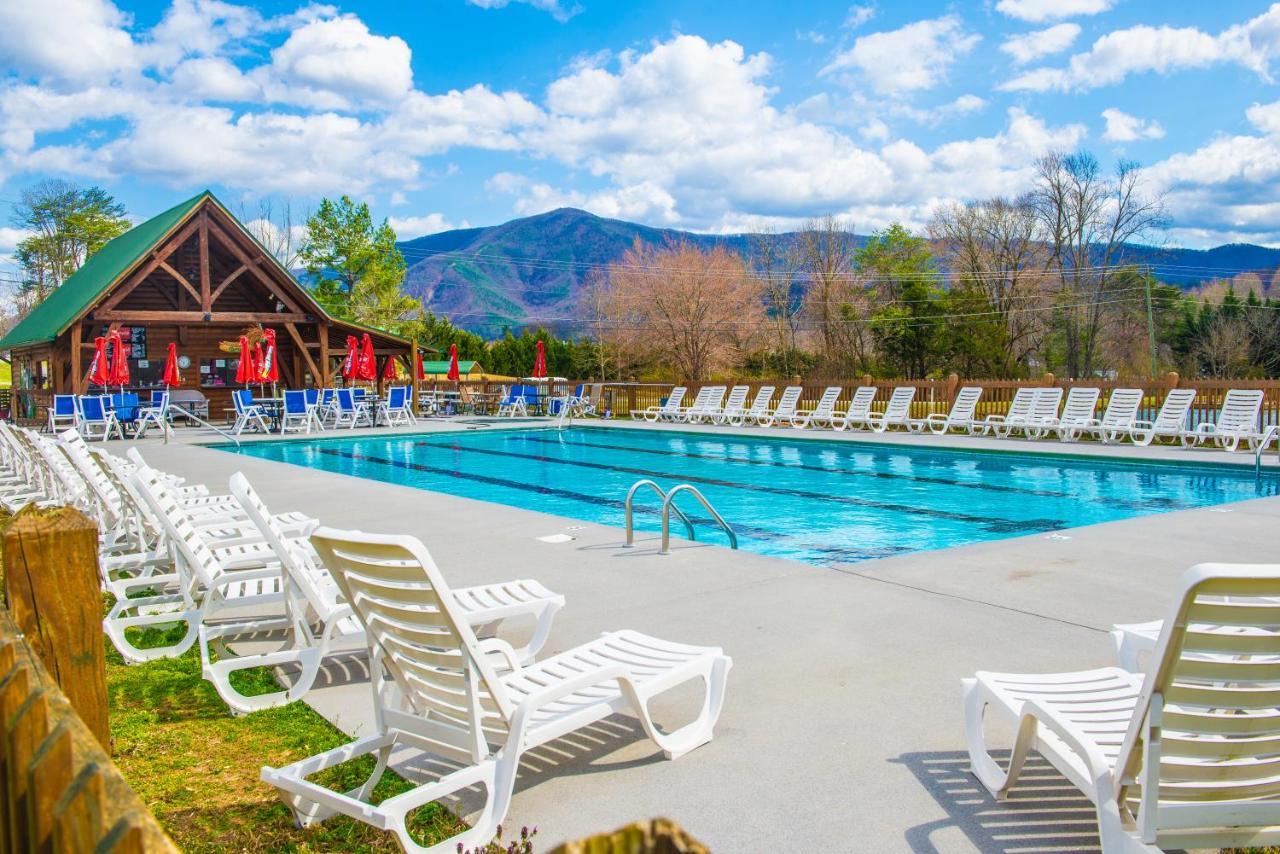 Tanasi Lodge - Reunions, Retreats, Weddings, Family Getaways Sevierville Esterno foto
