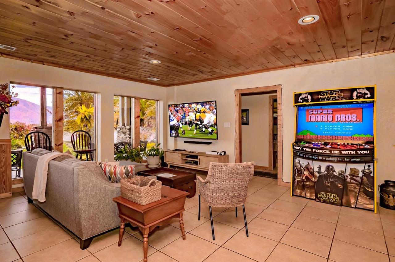 Tanasi Lodge - Reunions, Retreats, Weddings, Family Getaways Sevierville Esterno foto